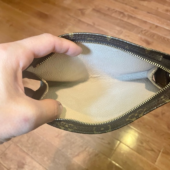 Louis Vuitton Mini Pochette - Picture 6 of 7